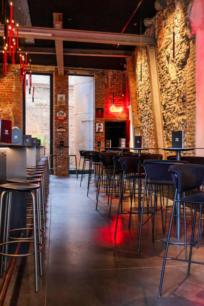 gezellig interieur bier café dragon in gent